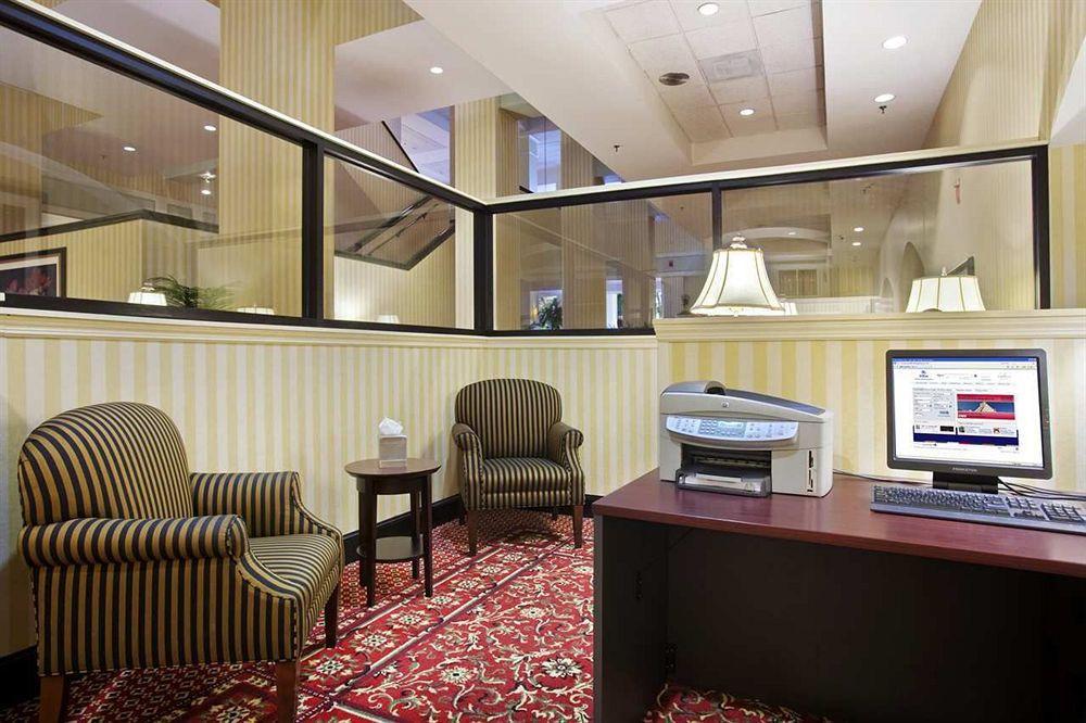 Hilton Fort Wayne At The Grand Wayne Convention Center (Adults Only) Бизнес фото