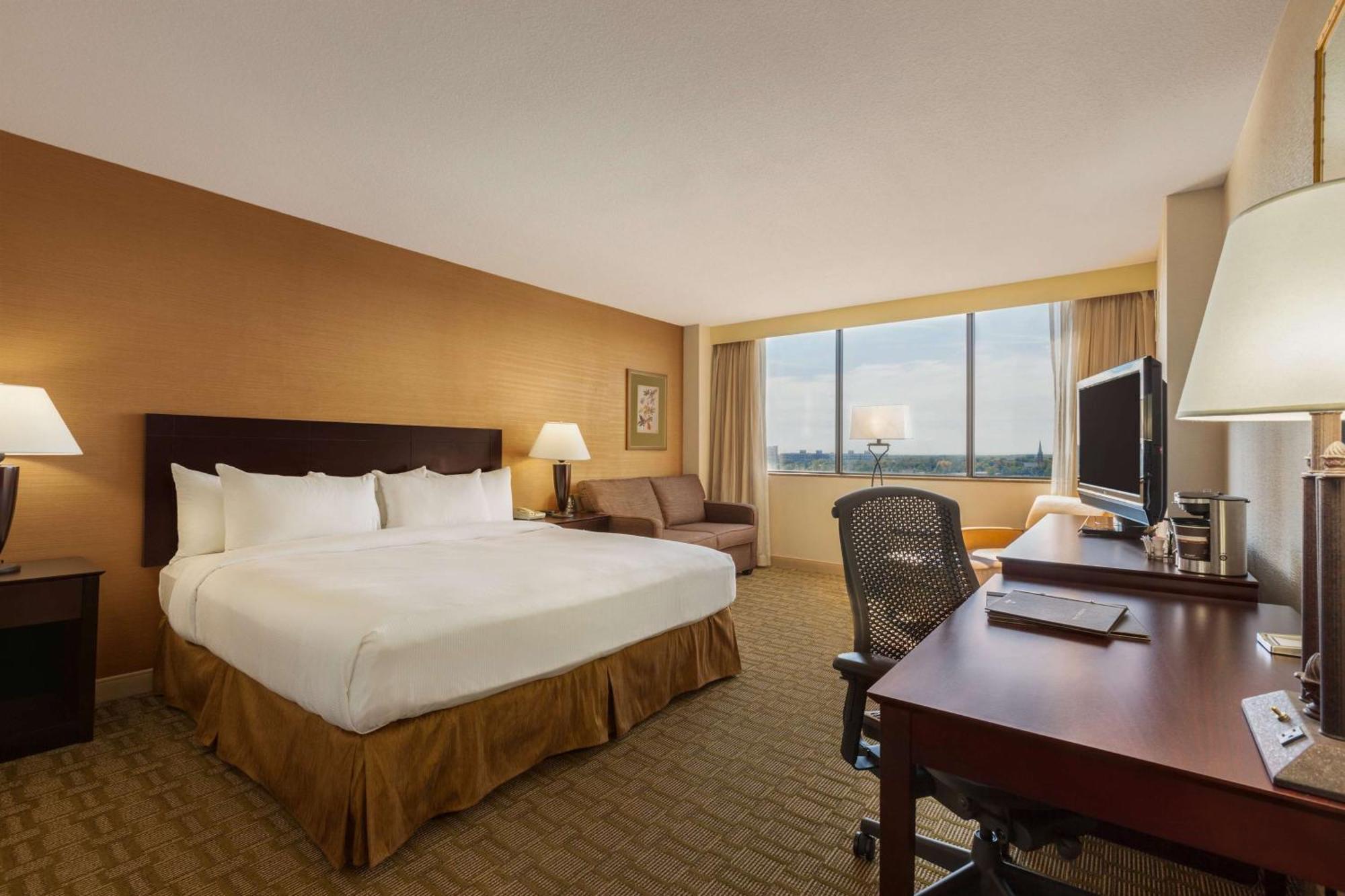 Hilton Fort Wayne At The Grand Wayne Convention Center (Adults Only) Экстерьер фото