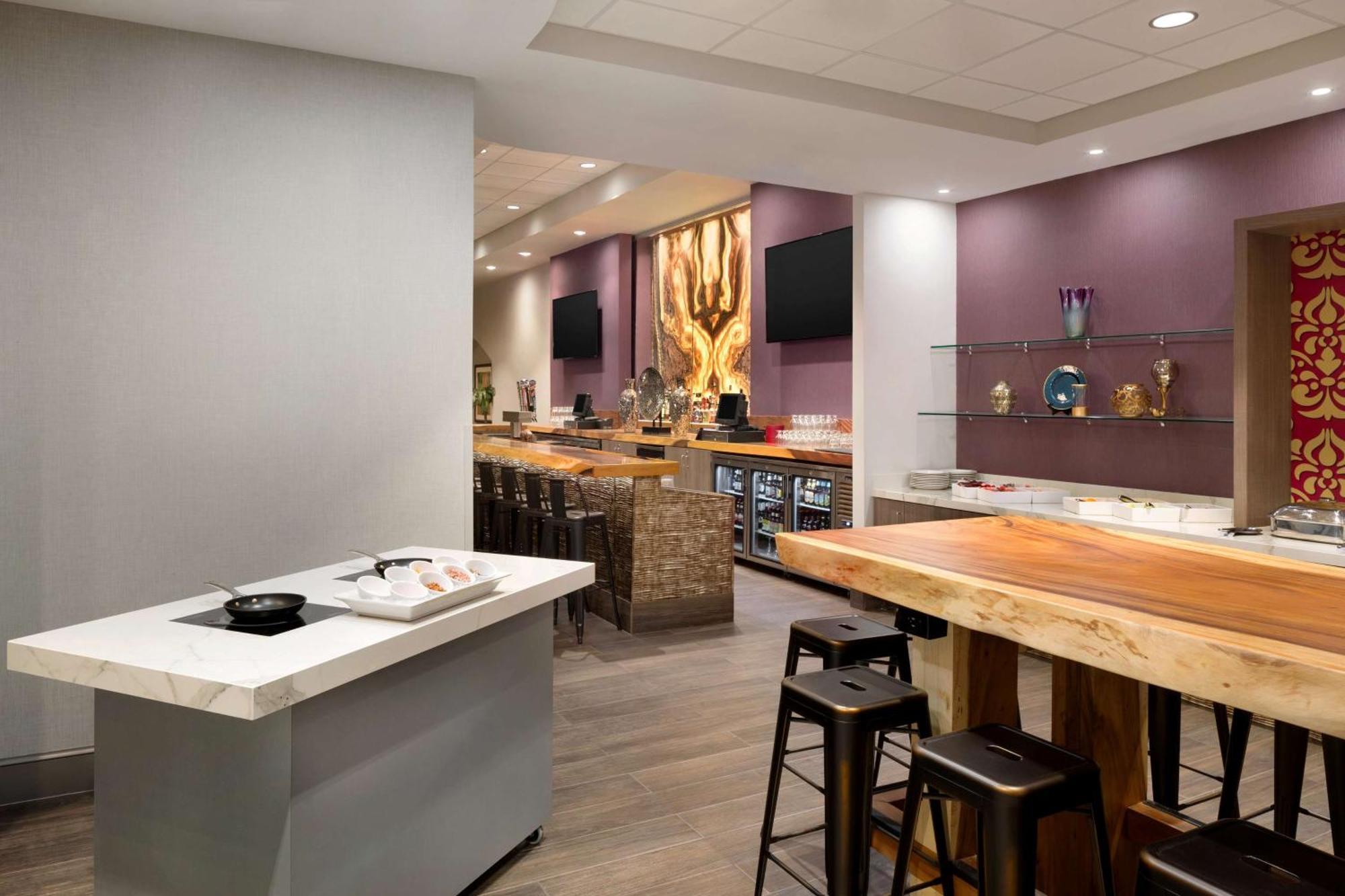 Hilton Fort Wayne At The Grand Wayne Convention Center (Adults Only) Экстерьер фото