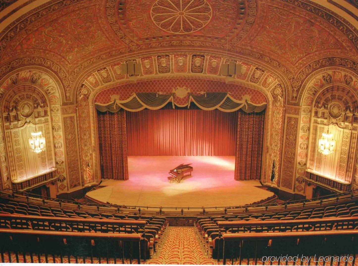Hilton Fort Wayne At The Grand Wayne Convention Center (Adults Only) Удобства фото