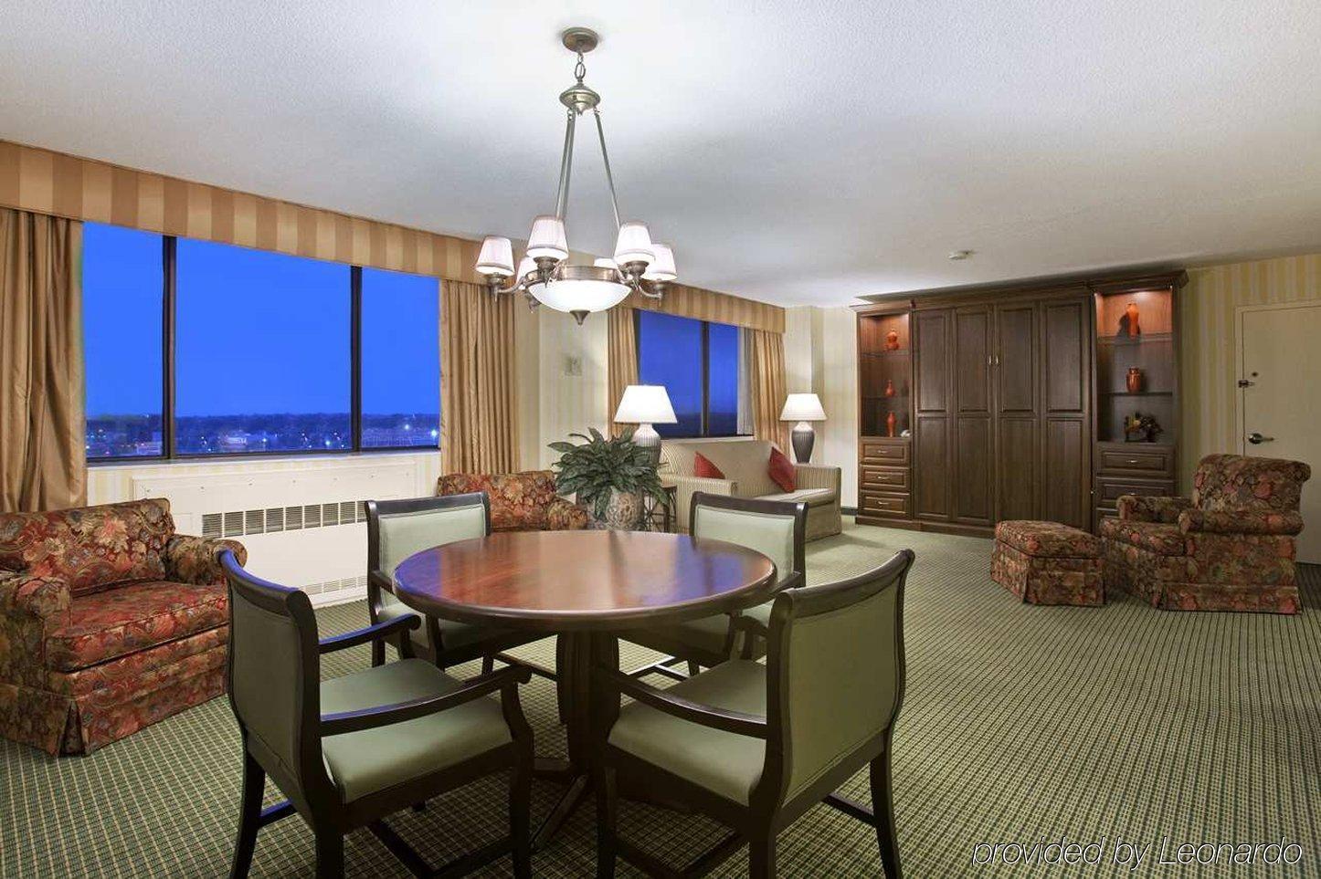 Hilton Fort Wayne At The Grand Wayne Convention Center (Adults Only) Номер фото
