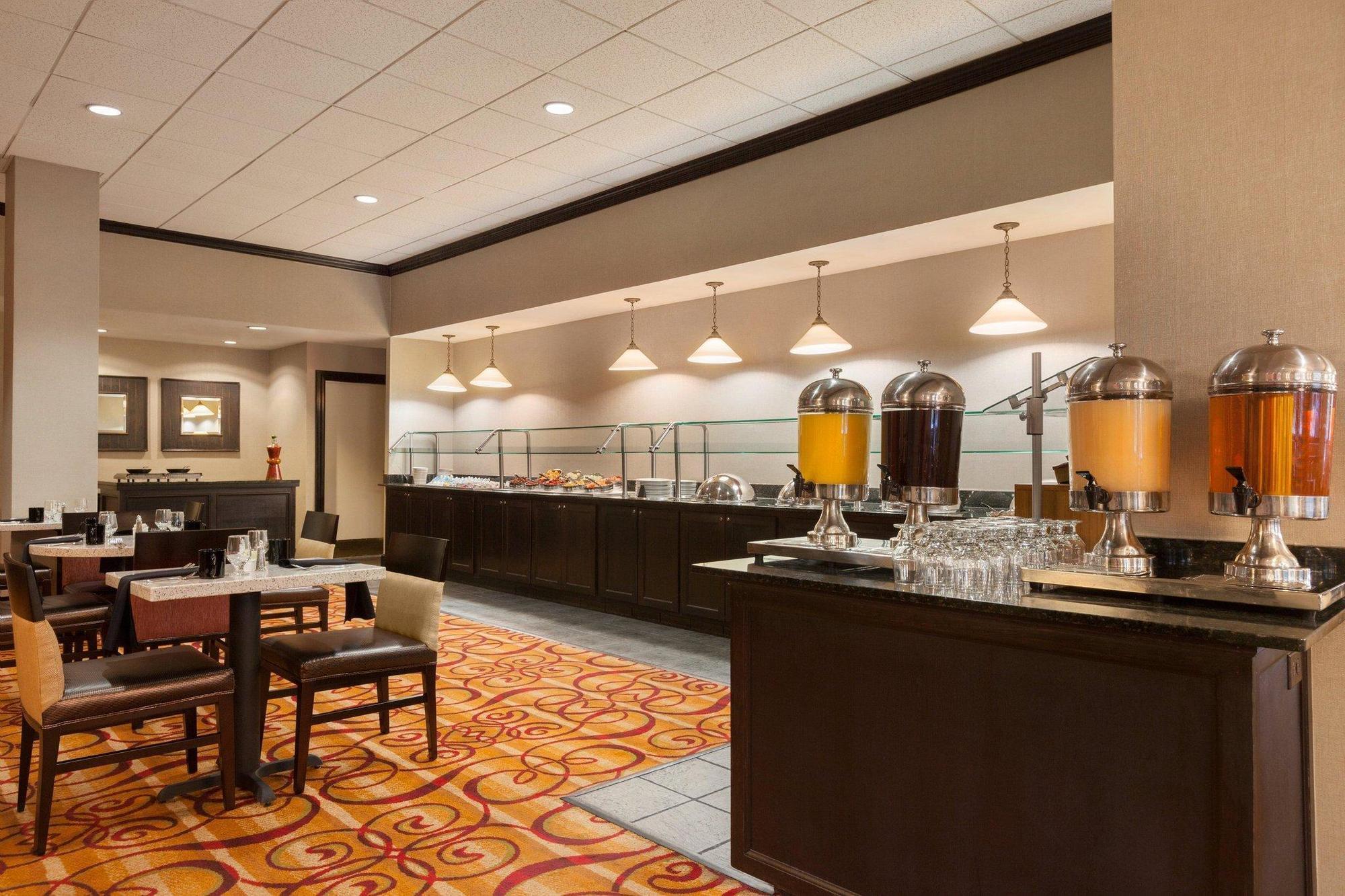Hilton Fort Wayne At The Grand Wayne Convention Center (Adults Only) Экстерьер фото